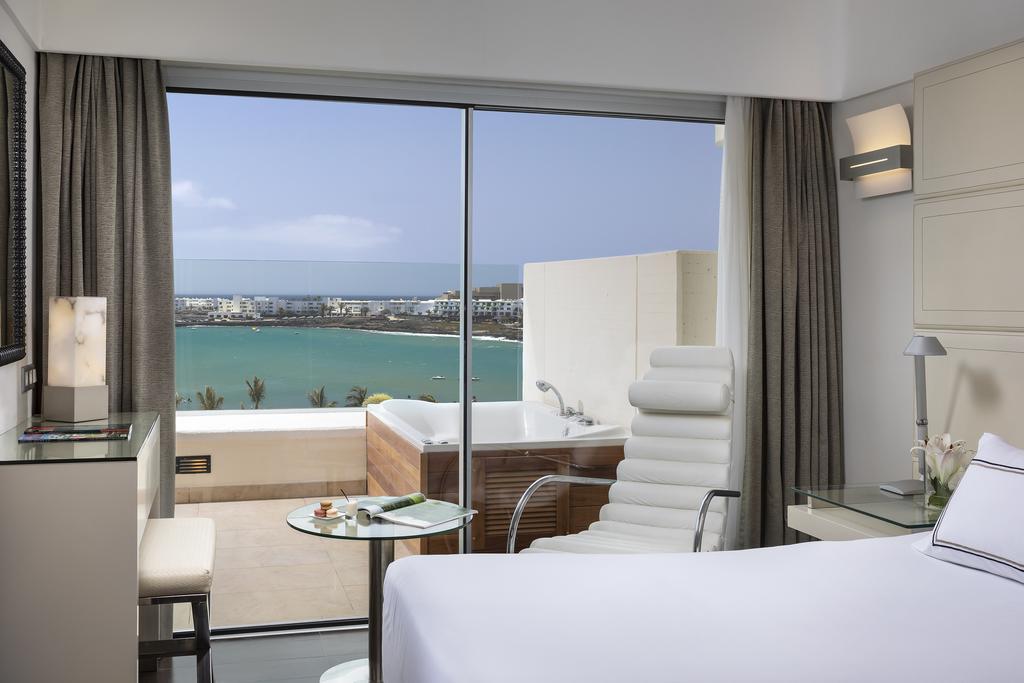 https://golftravelpeople.agiledigitalsolutions.co.uk/wp-content/uploads/2020/11/Melia-Salinas-Hotel-Lanzarote-Bedrooms-9.jpg