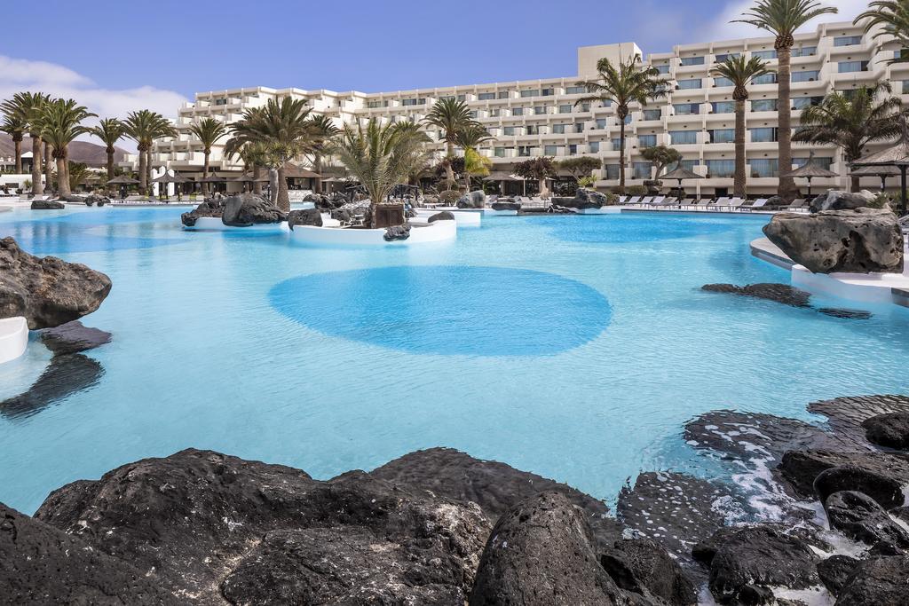 https://golftravelpeople.agiledigitalsolutions.co.uk/wp-content/uploads/2020/11/Melia-Salinas-Hotel-Lanzarote-Swimming-Pools-6.jpg