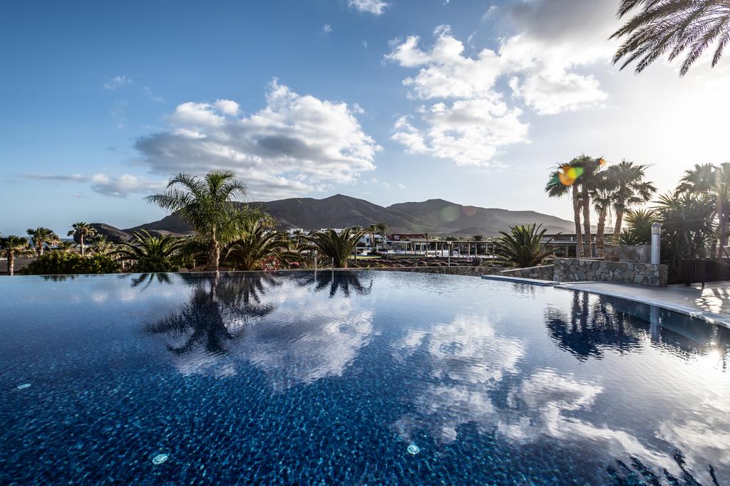 https://golftravelpeople.agiledigitalsolutions.co.uk/wp-content/uploads/2020/11/Playitas-Resort-Hotel-Fuerteventura-Swimming-Pools-1.jpg