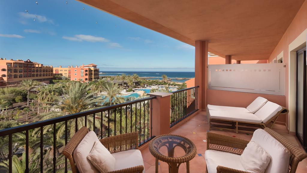 https://golftravelpeople.agiledigitalsolutions.co.uk/wp-content/uploads/2020/11/Sheraton-Fuerteventura-Golf-Spa-Resort-Bedrooms-15.jpg