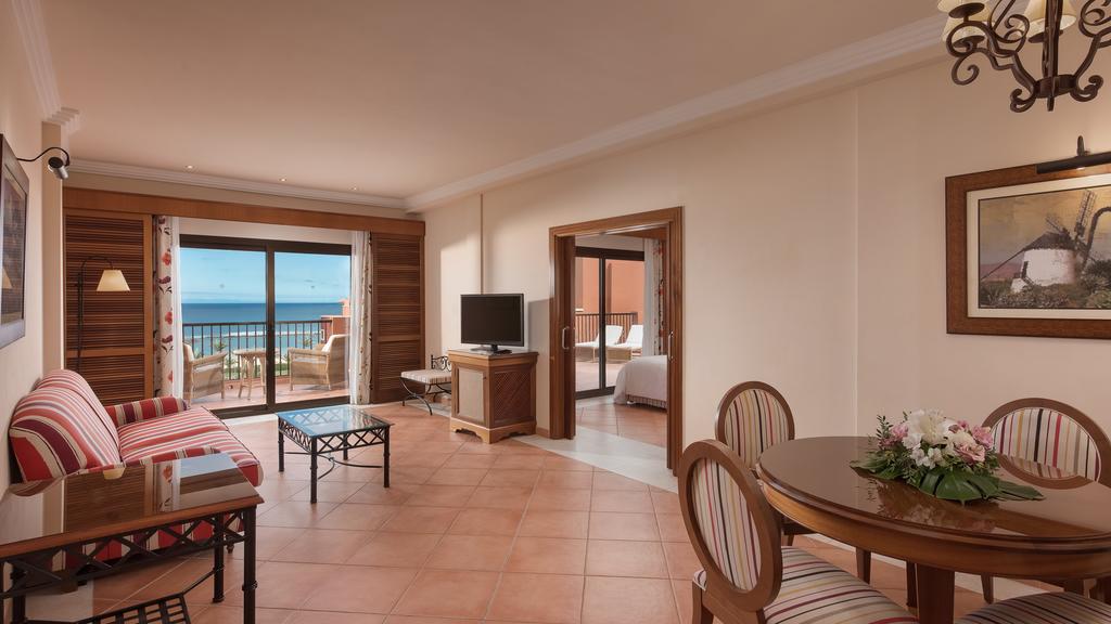 https://golftravelpeople.agiledigitalsolutions.co.uk/wp-content/uploads/2020/11/Sheraton-Fuerteventura-Golf-Spa-Resort-Bedrooms-8.jpg