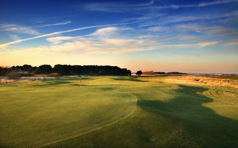 https://golftravelpeople.agiledigitalsolutions.co.uk/wp-content/uploads/2021/02/lodge-at-princes-golf-course-green-Copy.jpg