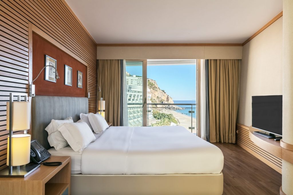 https://golftravelpeople.agiledigitalsolutions.co.uk/wp-content/uploads/2021/05/Sesimbra-Hotel-Spa-Bedrooms-6-1024x683.jpg
