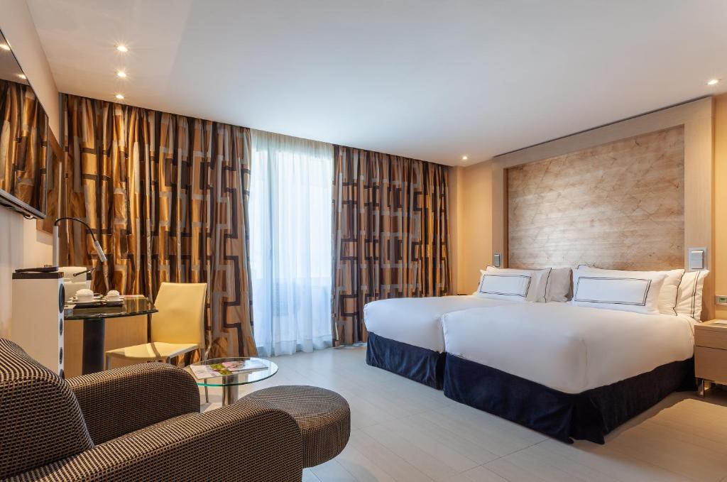 https://golftravelpeople.agiledigitalsolutions.co.uk/wp-content/uploads/2021/07/Hotel-Melia-Seville-Seville-Bedrooms-26.jpg