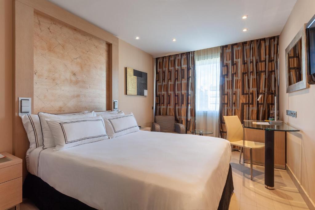 https://golftravelpeople.agiledigitalsolutions.co.uk/wp-content/uploads/2021/07/Hotel-Melia-Seville-Seville-Bedrooms-8.jpg