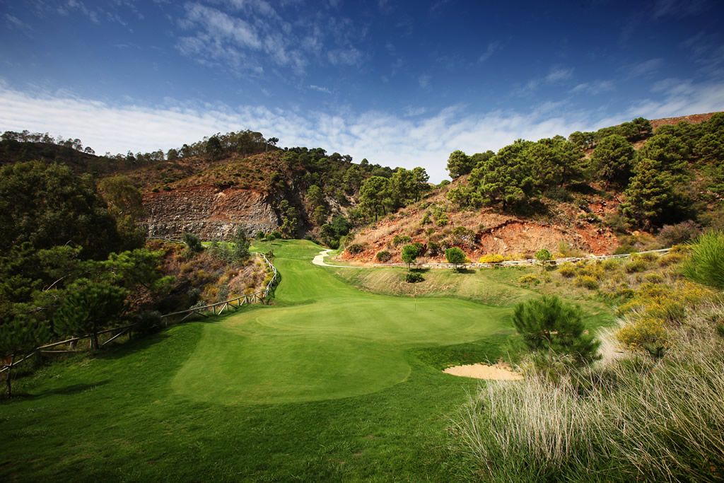 https://golftravelpeople.agiledigitalsolutions.co.uk/wp-content/uploads/2022/12/La-Zagaleta-Golf-Club-New-Course-Malaga-Spain-18.jpg