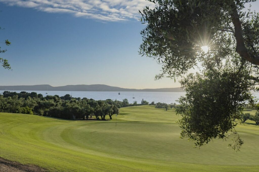 https://golftravelpeople.agiledigitalsolutions.co.uk/wp-content/uploads/2023/02/Costa-Navarino-Golf-The-Bay-Course-16-1024x680.jpg