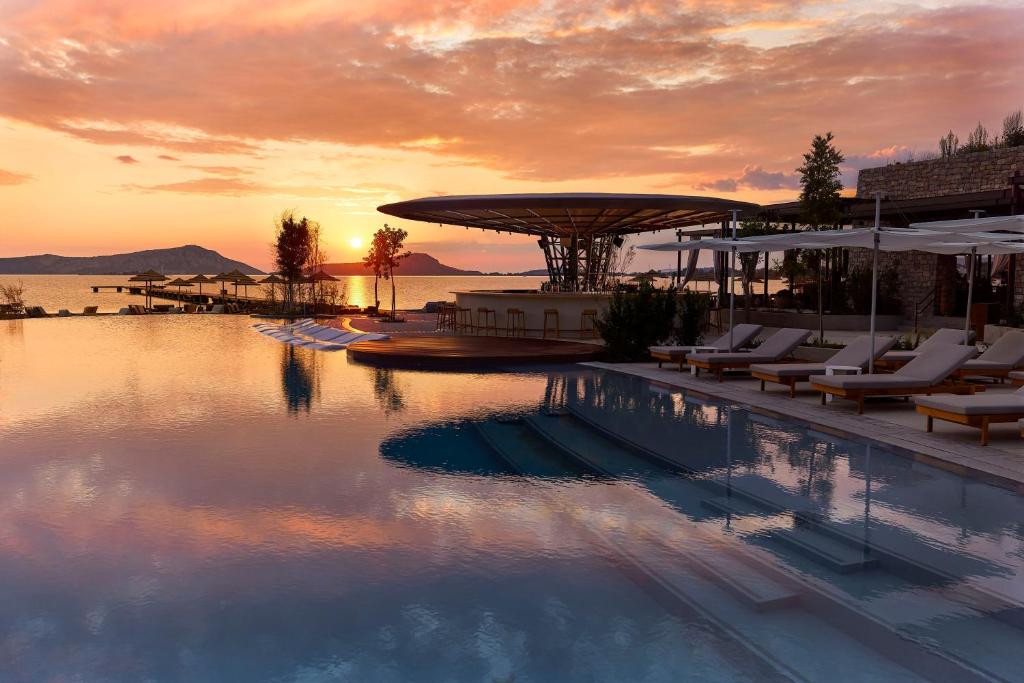 https://golftravelpeople.agiledigitalsolutions.co.uk/wp-content/uploads/2023/02/W-Costa-Navarino-Greece-Swimming-Pools-Leisure-Facilities-2.jpg