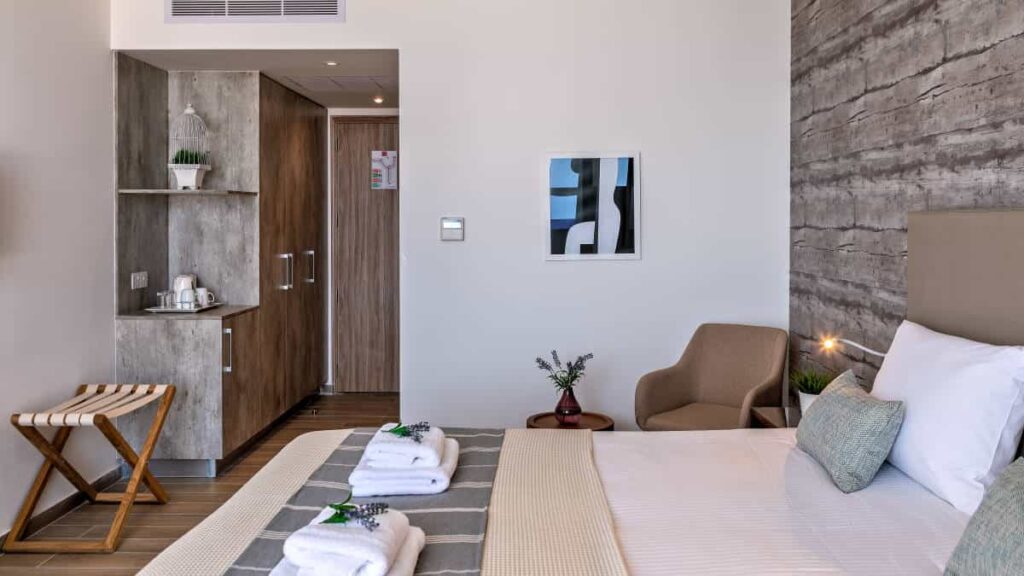https://golftravelpeople.agiledigitalsolutions.co.uk/wp-content/uploads/2023/07/Leonardo-Plaza-Cypria-Maris-Beach-Paphos-Cyprus-Bedrooms-and-Suites-11-1024x576.jpg