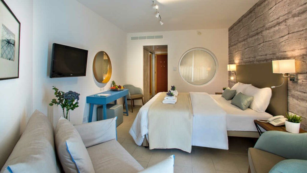 https://golftravelpeople.agiledigitalsolutions.co.uk/wp-content/uploads/2023/07/Leonardo-Plaza-Cypria-Maris-Beach-Paphos-Cyprus-Bedrooms-and-Suites-15-1024x576.jpg