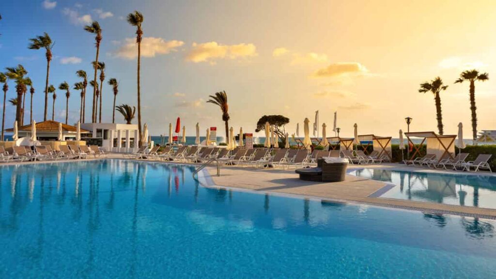 https://golftravelpeople.agiledigitalsolutions.co.uk/wp-content/uploads/2023/07/Leonardo-Plaza-Cypria-Maris-Beach-Paphos-Cyprus-Swimming-Pools-4-1024x576.jpg