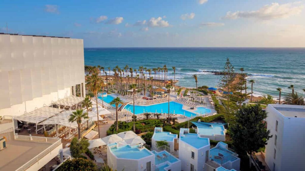 https://golftravelpeople.agiledigitalsolutions.co.uk/wp-content/uploads/2023/07/Leonardo-Plaza-Cypria-Maris-Beach-Paphos-Cyprus-Swimming-Pools-5-1024x576.jpg