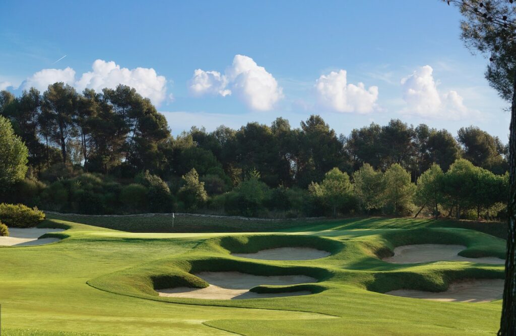 https://golftravelpeople.agiledigitalsolutions.co.uk/wp-content/uploads/2023/07/Real-Club-de-Golf-el-Prat-Barcelona-16-1024x668.jpg