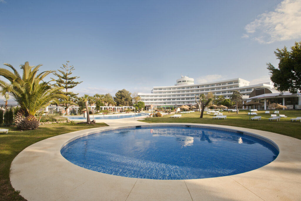 https://golftravelpeople.agiledigitalsolutions.co.uk/wp-content/uploads/2023/07/TRH-Paraiso-Beach-Golf-Hotel-Estepona-1024x683.jpg