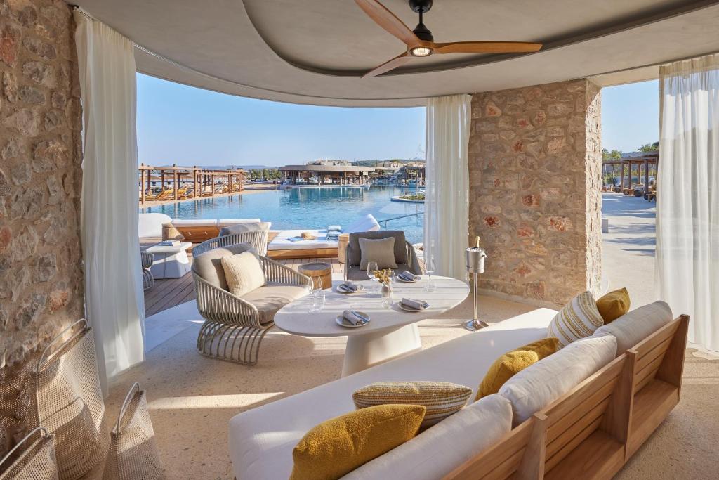 https://golftravelpeople.agiledigitalsolutions.co.uk/wp-content/uploads/2024/03/Mandarin-Oriental-Costa-Navarino-3.jpg