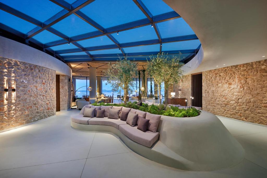 https://golftravelpeople.agiledigitalsolutions.co.uk/wp-content/uploads/2024/03/Mandarin-Oriental-Costa-Navarino-4.jpg