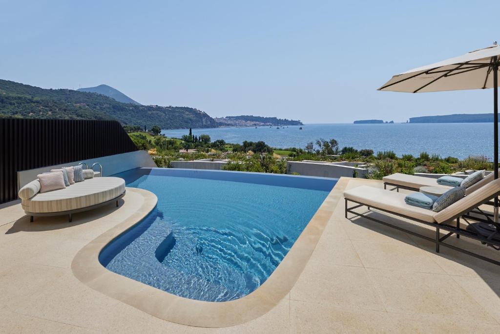 https://golftravelpeople.agiledigitalsolutions.co.uk/wp-content/uploads/2024/03/Mandarin-Oriental-Costa-Navarino-Bedrooms-and-Suites-5.jpg