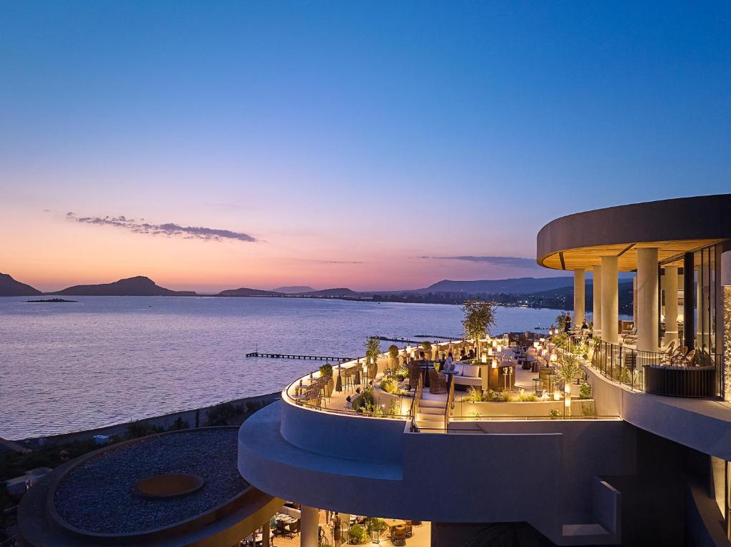 https://golftravelpeople.agiledigitalsolutions.co.uk/wp-content/uploads/2024/03/Mandarin-Oriental-Costa-Navarino-Restaurants-and-Bars-2.jpg