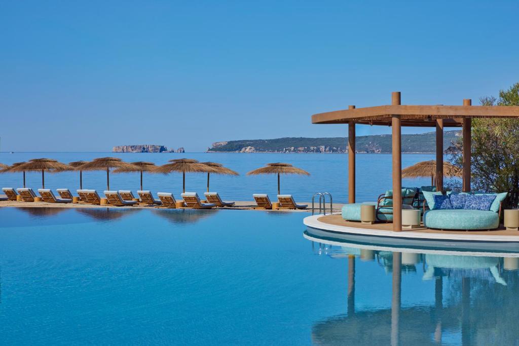 https://golftravelpeople.agiledigitalsolutions.co.uk/wp-content/uploads/2024/03/Mandarin-Oriental-Costa-Navarino-Swimming-Pools-and-Leisure-facilities-4.jpg