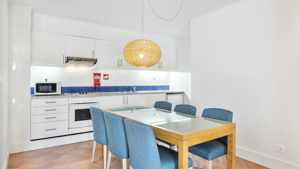 https://golftravelpeople.agiledigitalsolutions.co.uk/wp-content/uploads/2024/04/Patio-Suite-Hotel-Albufeira-Algarve-Portugal-Apartment-kitchens-1-1024x576.jpg