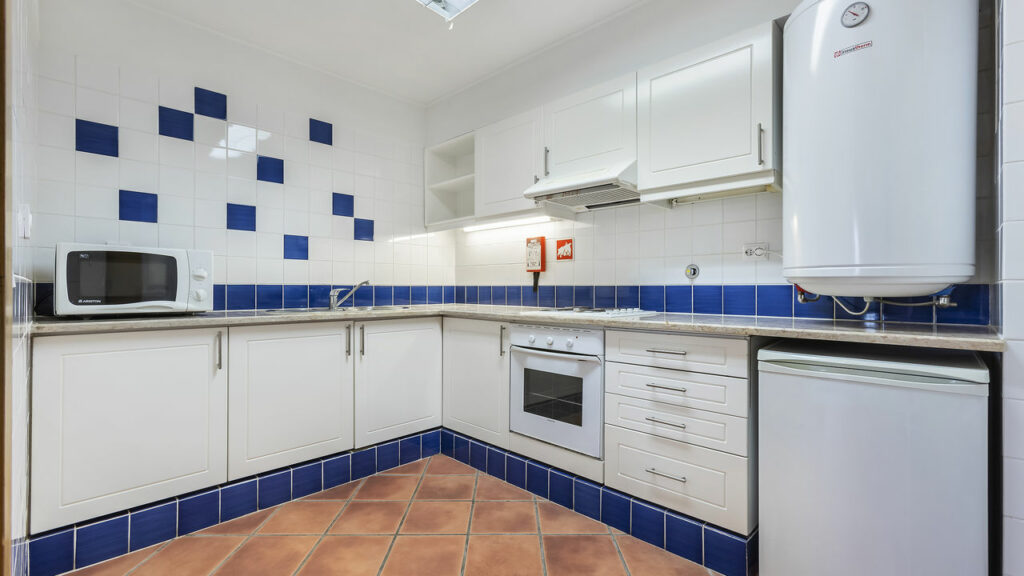 https://golftravelpeople.agiledigitalsolutions.co.uk/wp-content/uploads/2024/04/Patio-Suite-Hotel-Albufeira-Algarve-Portugal-Apartment-kitchens-2-1024x576.jpg