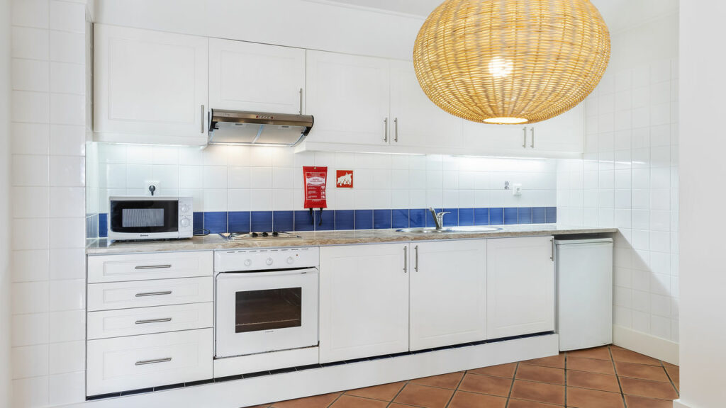 https://golftravelpeople.agiledigitalsolutions.co.uk/wp-content/uploads/2024/04/Patio-Suite-Hotel-Albufeira-Algarve-Portugal-Apartment-kitchens-3-1024x576.jpg