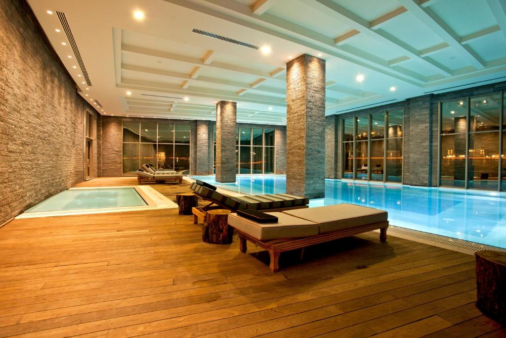https://golftravelpeople.agiledigitalsolutions.co.uk/wp-content/uploads/2024/09/Kaya-Palazzo-Hotel-Belek-Swimming-Pools-and-Leisure-Facilities-8.jpg